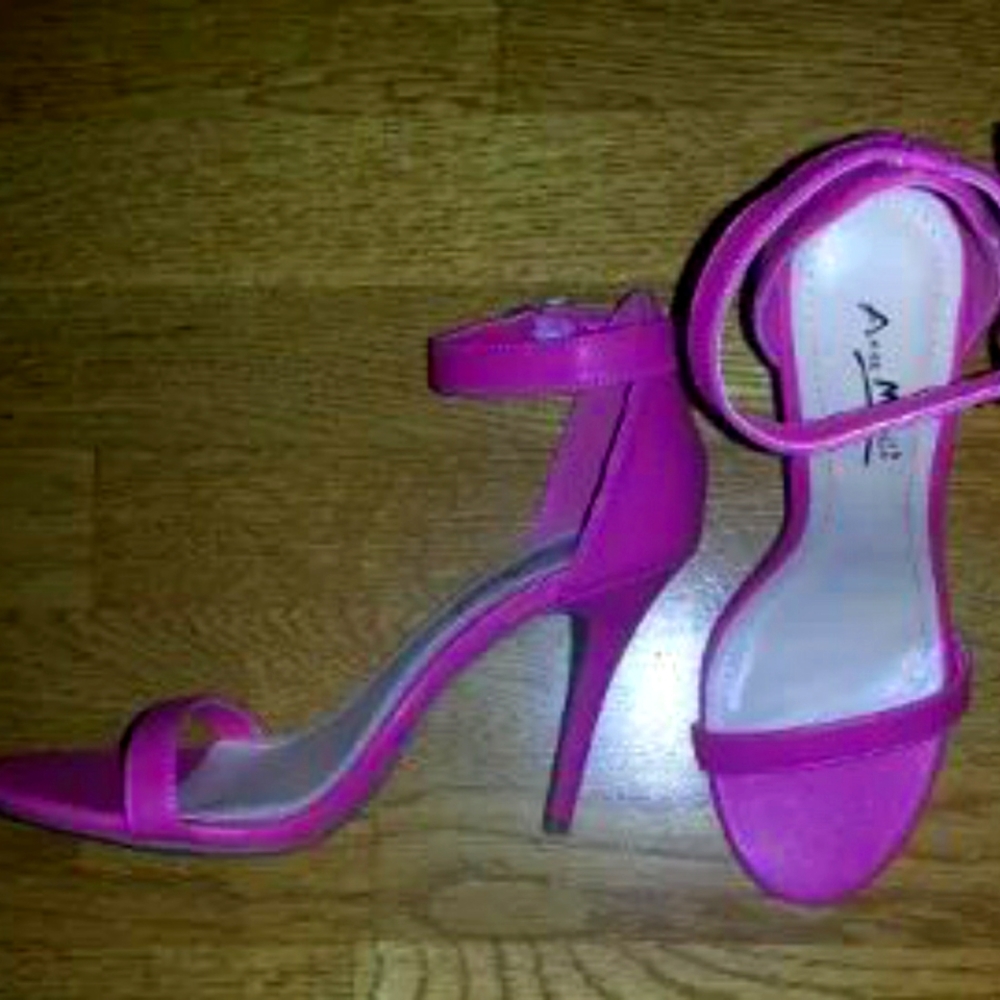NIB Fuchsia Heels